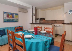 Three-Bedroom Apartment In Povlja