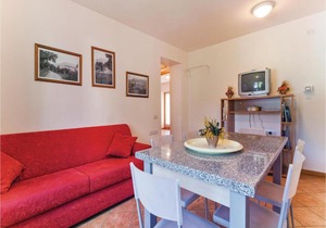 Three-Bedroom Apartment in Sutrio