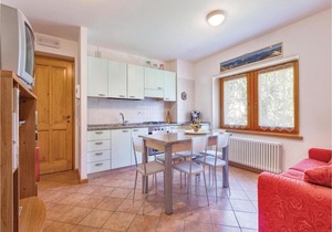 Three-Bedroom Apartment in Sutrio
