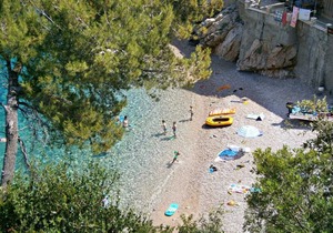 Three bedroom apartment near beach Cove Virak, Hvar (A-6969-a)