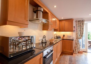 THREE CHANTRY BARNS, ORFORD, pet friendly, with a garden in Orford
