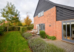 THREE CHANTRY BARNS, ORFORD, pet friendly, with a garden in Orford