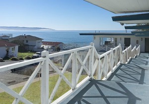 Tides Oceanview Inn and Cottages