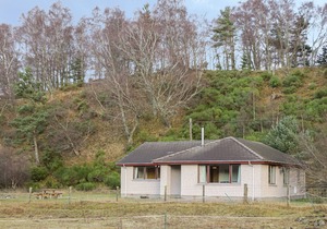 TIGH AN TEARLACH, pet friendly, with open fire in Kincraig