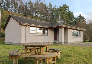 TIGH AN TEARLACH, pet friendly, with open fire in Kincraig
