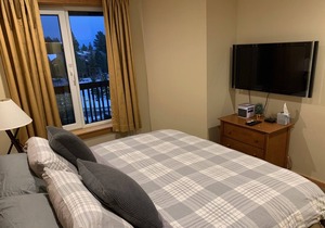*Top Floor Modern & Remodeled Condo at JSL w/ Great Views #533 Ski In/Out
