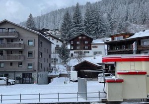 TOP LOCATION - Klosters center - 130m distance to ski lift Parsenn Gotschnabahn and railway station Klosters Platz - direct connection to Davos