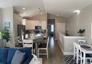 Townhouse a block from beach, Ocean facing, EZ Access elevator, Covered parking!