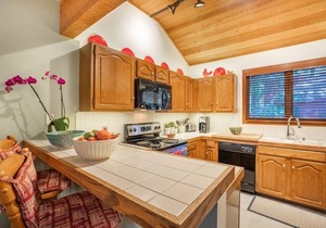 Townhouse Art Gallery in Mammoth's Best Location