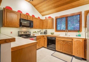 Townhouse Art Gallery in Mammoth's Best Location