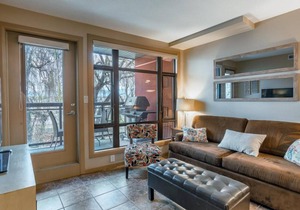 Tranquil Apartment Overlooking Creek 244