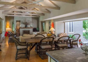 TRANQUILITY, Berry - 2pm check out Sundays! Berry & Surrounds