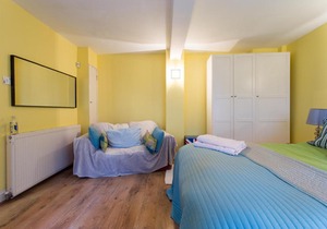 Trendy Islington house next to Finsbury Park tube
