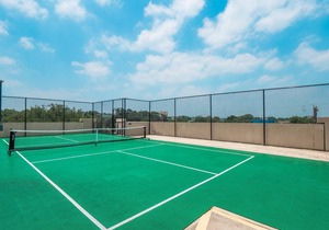 Trendy SoCo 2BR King Suite w/GymPickleballLaundry