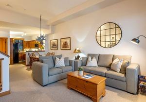 True Ski IN/OUT | Private Hot Tub | Garage | Mountain Views | Managed By Aloha Whistler