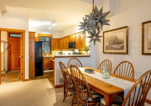 True Ski IN/OUT | Private Hot Tub | Garage | Mountain Views | Managed By Aloha Whistler