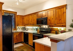 True Ski IN/OUT | Private Hot Tub | Garage | Mountain Views | Managed By Aloha Whistler