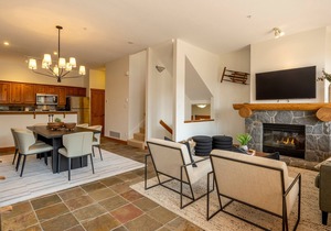 True SKI IN/OUT | Updated 3.5BR | Hot Tub | Garage | Managed By Aloha Whistler
