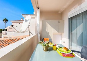 Tu hogar en la isla Accommodation with POOL!