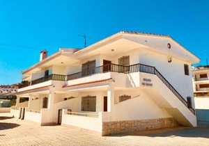 Turyva Tarongers 2 - Relaxing 2 Bedroom Holiday Apartment for Families & Couples
