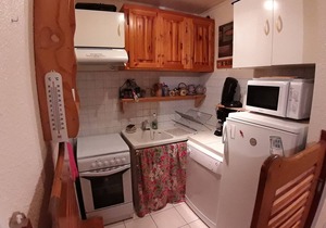 Two-Bedroom Apartment with South-Facing Garden for 6 Guests in Calm Residence, Close to Barcelonnette Center