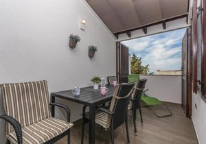 Two-Bedroom Apartment In Cervar Porat