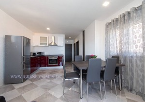 Two bedroom apartment near beach Igrane, Makarska (A-18405-a)