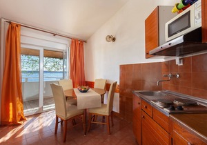Two bedroom apartment near beach Igrane, Makarska (A-310-b)