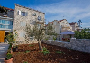Two bedroom apartment with terrace and sea view Sutivan, Brač (A-752-f)