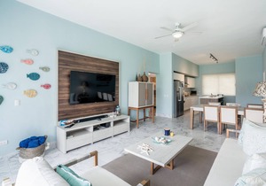 Two-bedroom apt with pool view/bbq in Lake view