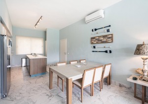 Two-bedroom apt with pool view/bbq in Lake view