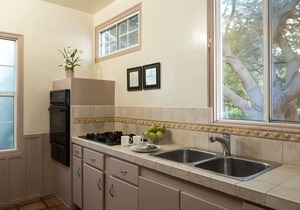 Two Bedroom Craftsman Cottage, near downtown Santa Barbara