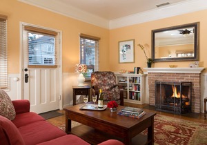 Two Bedroom Craftsman Cottage, near downtown Santa Barbara