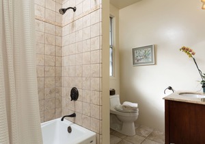 Two Bedroom Craftsman Cottage, near downtown Santa Barbara