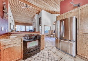 Two-level family home w/free WiFi, private hot tub, W/D, AC + SHARC passes