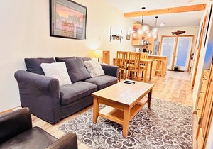 Two Storey Cozy Chalet W/2BR&2BA Balcony Mountain Views/By Banff Gate/Sleep 6