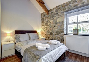 Ty Menai - Two Bedroom House, Sleeps 4