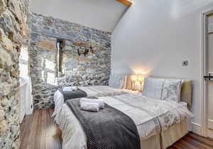 Ty Menai - Two Bedroom House, Sleeps 4