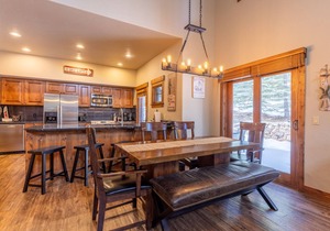 Unbeatable location! 5 Min Walk to Main St