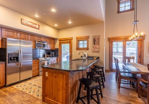 Unbeatable location! 5 Min Walk to Main St