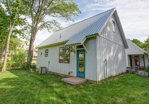 Unique 2 Bedroom Loft! Walk to Light Rail!