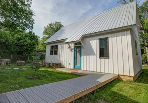 Unique 2 Bedroom Loft! Walk to Light Rail!