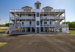 Unit 3 Whimsical 2 bedroom at River Ranch Inn