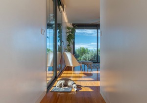 Unit with shared Pool And Sea Views At Hub Of The Village, Biologic Cropland