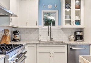 Updated, 3BR End Unit Spinnaker w/Beach Boardwalk Access Across Street! Amenity Cards!