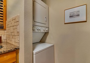 Updated Branson Cabin by StoneBridge Lake!