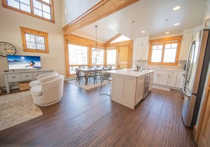 Updated Cabin with Pool & Hot Tub Access!