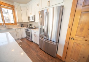 Updated Cabin with Pool & Hot Tub Access!