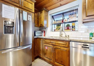 Updated & Large, Near Golf Course! Gas Grill & Deck. Forested Quiet Location