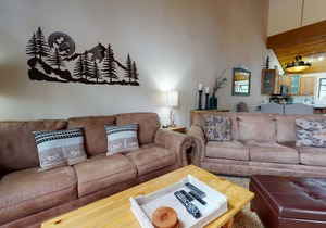 Updated & Large, Near Golf Course! Gas Grill & Deck. Forested Quiet Location